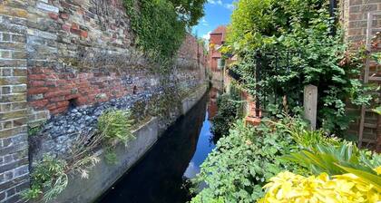 Delf Stream Flat - Close to town with lovely sunny terrace