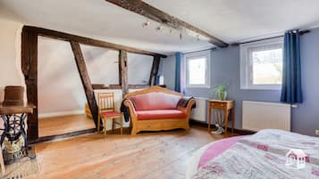 5 bedrooms, in-room safe, iron/ironing board, free WiFi