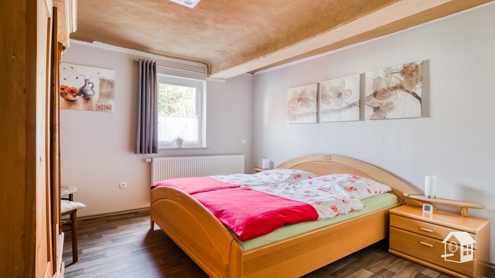 5 bedrooms, in-room safe, iron/ironing board, free WiFi