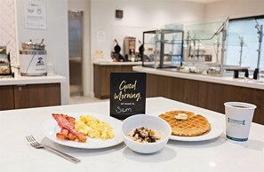 Desayuno bufé gratuito y diario