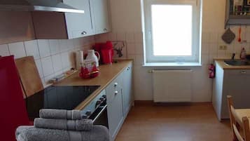 Réfrigérateur, four, plaque de cuisson, cafetiÚre/bouilloire