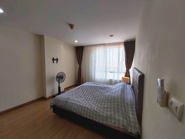 1 habitación, tabla de planchar con plancha y wifi gratis 