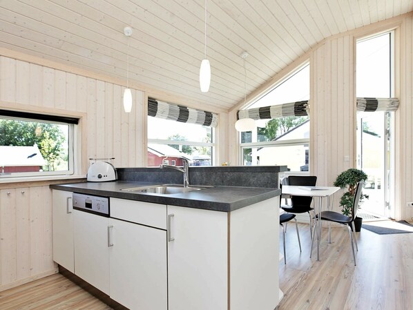 Ferienhaus | Eigene Küche | Kühlschrank, Mikrowelle, Ofen, Herdplatte