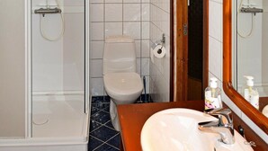 Bathroom - 7 Person Holiday Home in Stamsund (Vestvågøy)