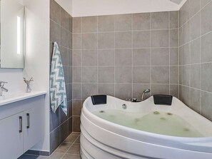 House | Spa treatment