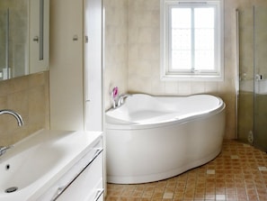 Bathroom - 8 Person Holiday Home in Eide (Eide)