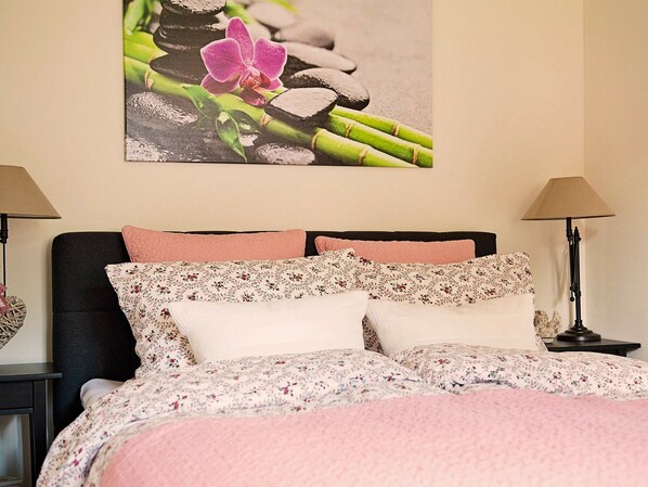 2 Schlafzimmer, Babybetten