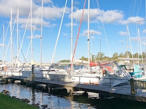 A marina with multiple sailboats docked at wooden piers. - Holiday Home in Kappeln (Kappeln)