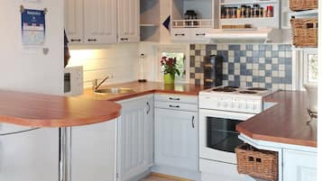 Rumah | Dapur pribadi | Lemari es, microwave, kompor, dan mesin pencuci piring
