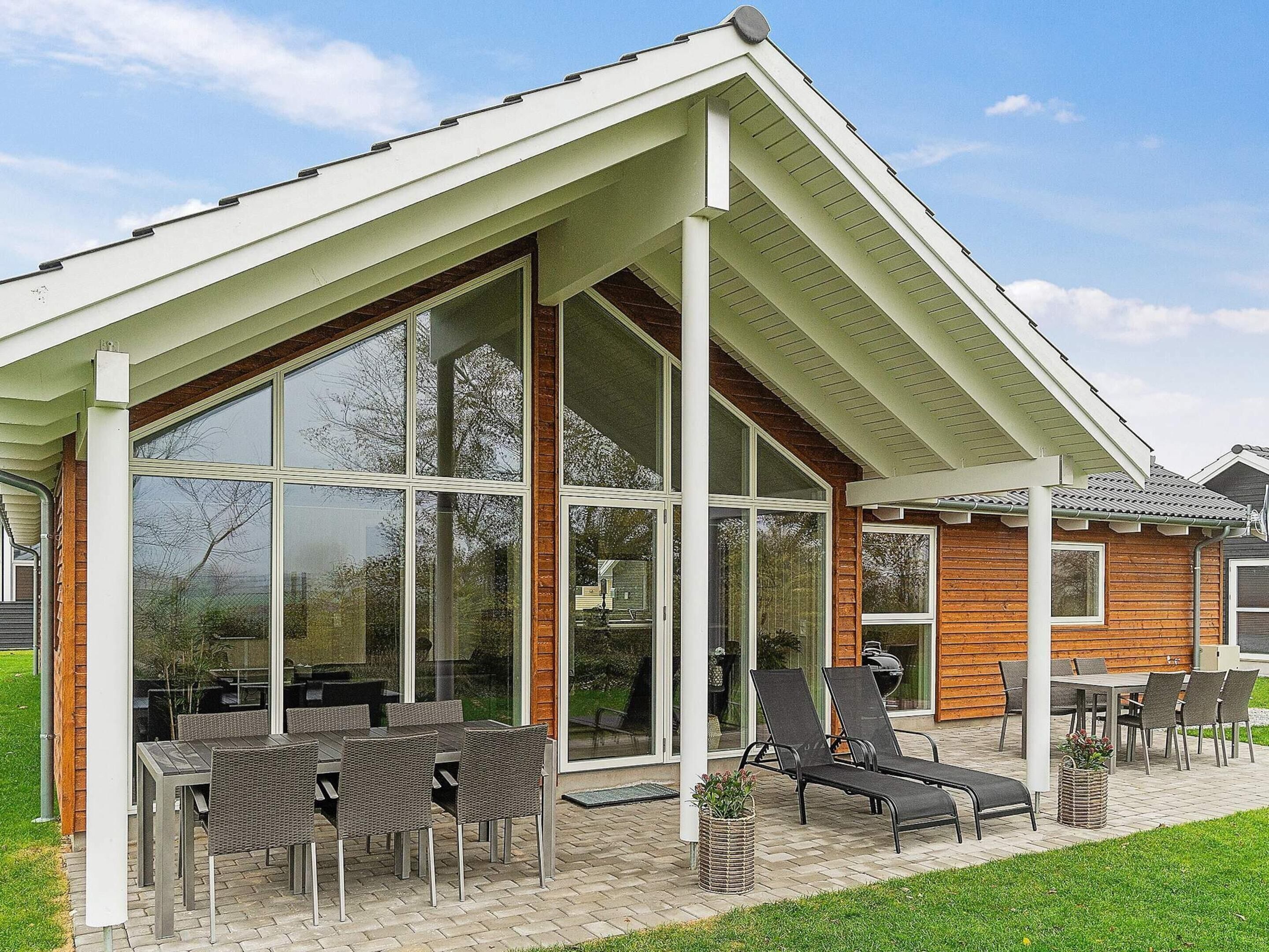 House | Outdoor dining