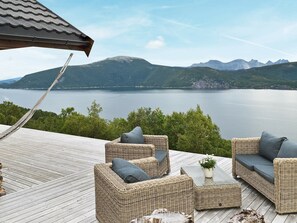 Balcony - Holiday Home in Sandhornøy (Gildeskal)