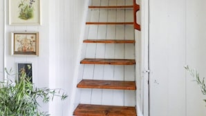 A staircase with wooden steps and white walls. - 6 Person Holiday Home in Lysekil (Lysekil)