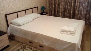 房內夾萬、熨斗/熨衫板、免費 Wi-Fi、床單