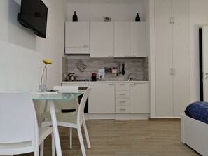 Dining - A cozy tiny apartment near the beach in Cefalù (Cefalù)