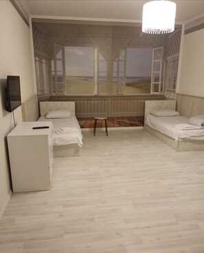 Cofres nos quartos, cortinas blackout, quartos à prova de som