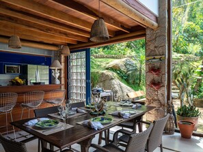 Outdoor dining - Loft Bom Jardim casa exclusiva em Paraty (Paraty)