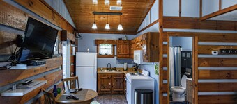 Walking Distance from entrance of Great Smoky Mountain National Park Deep Creek Cottage