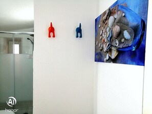 Shower, hair dryer, bidet, towels