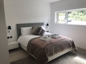 4 habitaciones, tabla de planchar con plancha y wifi gratis 