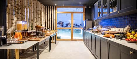 Free daily buffet breakfast