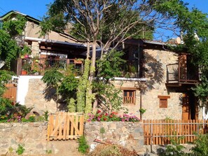 Vista frontal de la propiedad