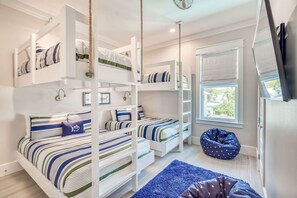 4 habitaciones, escritorio, tabla de planchar con plancha y wifi