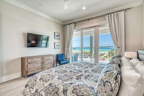 4 bedrooms, desk, iron/ironing board, WiFi