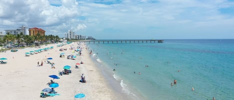Beach nearby, white sand, sun-loungers, beach umbrellas