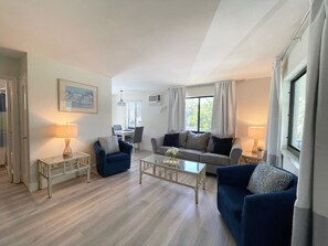 Lägenhet Superior - 1 kingsize-säng med bäddsoffa - uteplats - vid poolen | Utsikt från rummet