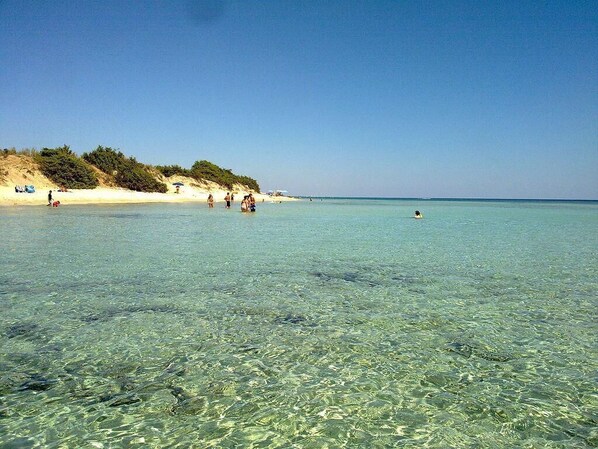 In Strandnähe, Liegestühle, Strandtücher