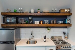 Refrigerador, microondas, horno y parrilla de estufa