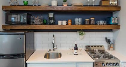 Gorgeous Downtown Nashville Guest Loft with Vintage Vibes!