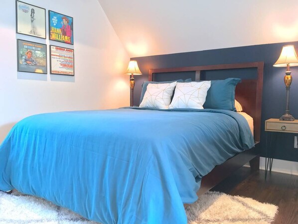 Iron/ironing board, free WiFi, bed sheets