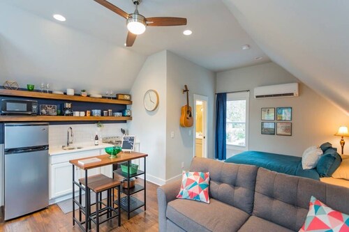 Gorgeous Downtown Nashville Guest Loft with Vintage Vibes!