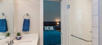 Gorgeous Downtown Nashville Guest Loft with Vintage Vibes!