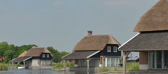 Luxury Wellness Villa With a Jetty, Located in Giethoorn