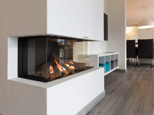 Cozy Group Stay w/ Fireplace