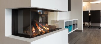 Cozy Group Stay w/ Fireplace