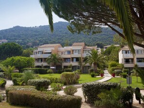 Exterior - Attractive Apartment With Dishwasher, in Cozy Coastal Town (Le Lavandou)
