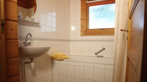 House | Bathroom | Shower - Finnish, Wooden Bungalow with Microwave near Forest (Markelo)