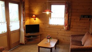 House | Living room - Finnish, Wooden Bungalow with Microwave near Forest (Markelo)