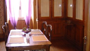 Dining - Luxury Holiday Home in Saint-prix With Sauna (Saint-Prix)