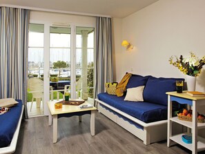 Living room - Modern Apartment Near the Beginning of Golfde de Morbihan (Arzon)
