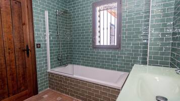Villa | Bathroom