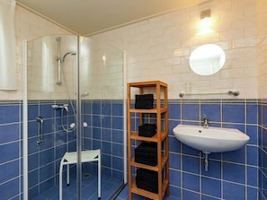 Bathroom - Picturesque Holiday Home in Westergeest With Roof Terrace (Westergeest)