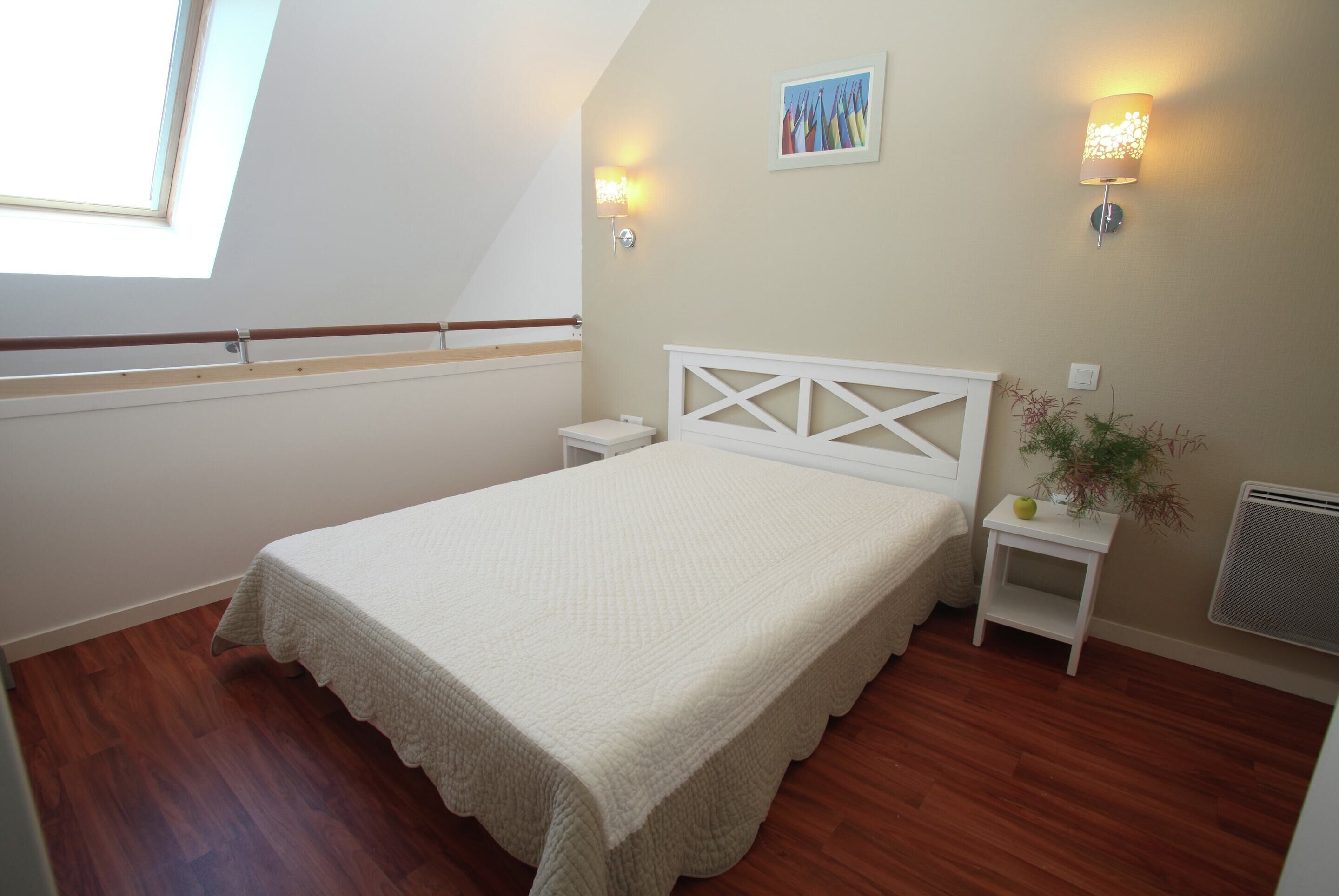 2 bedrooms, individually furnished, bed sheets