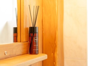 Bungalow | Badkamer | Een douche