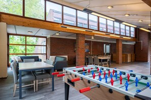 Bungalow | Game room - Well Furnished Home for Groups with Fireplace near Water (Gasselternijveen)