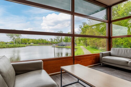 Well Furnished Home for Groups with Fireplace near Water