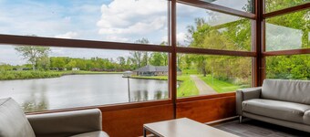 Well Furnished Home for Groups with Fireplace near Water